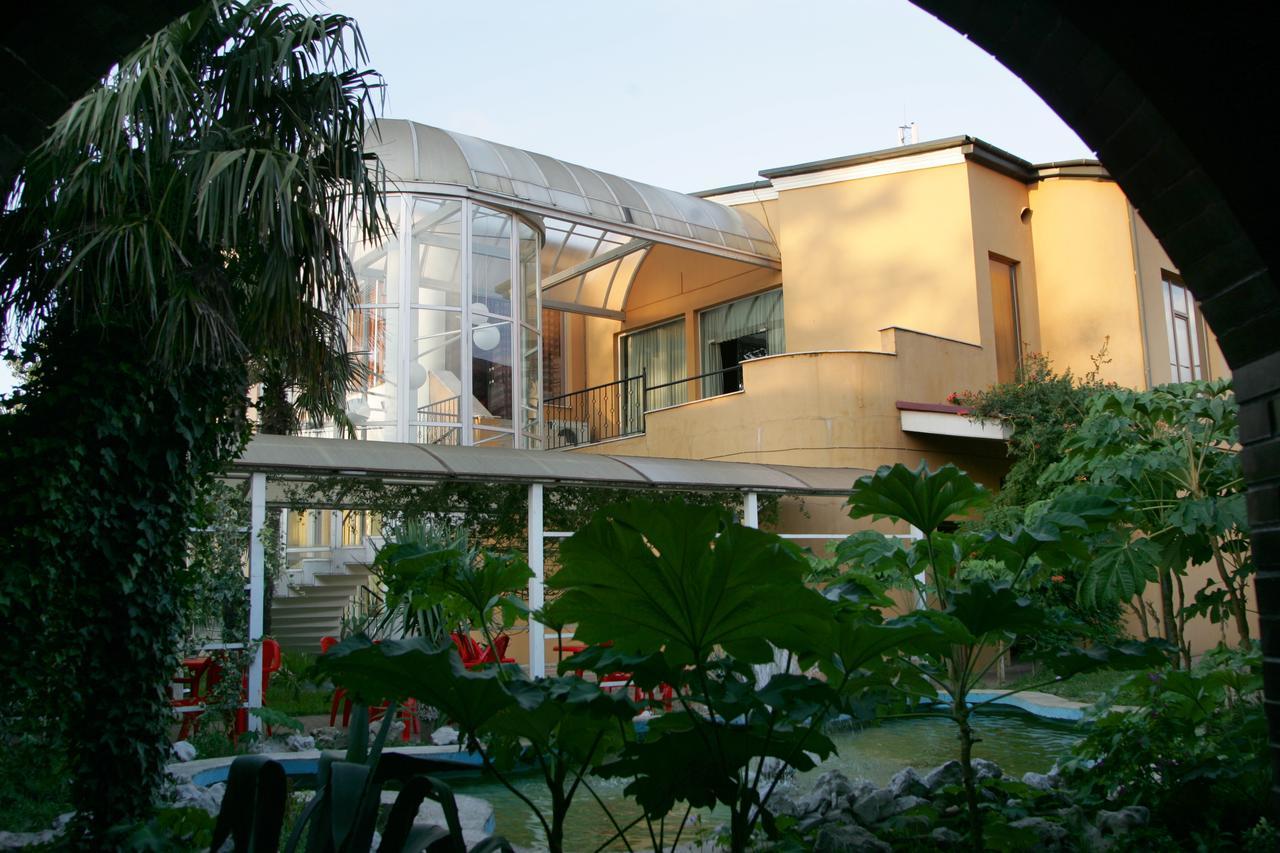 Eleon Hotel Kutaisi Exterior photo
